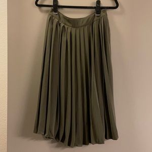 Green midi skirt